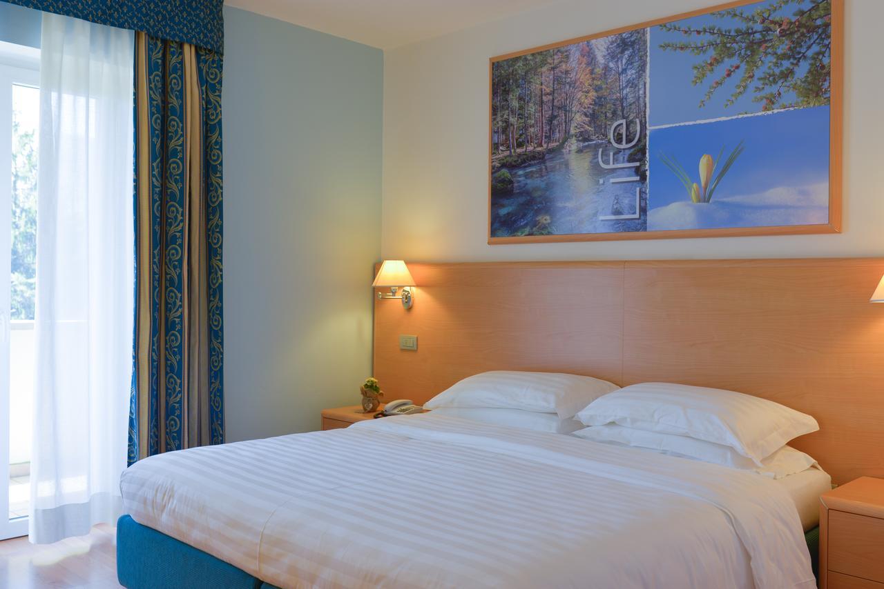 Vital Hotel Flora Comano Terme Exterior photo