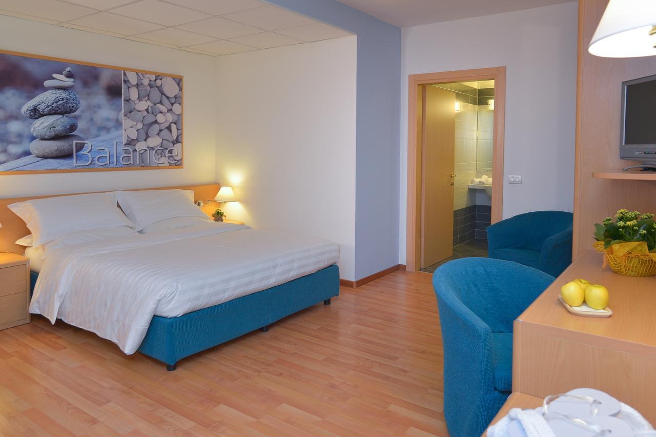 Vital Hotel Flora Comano Terme Exterior photo